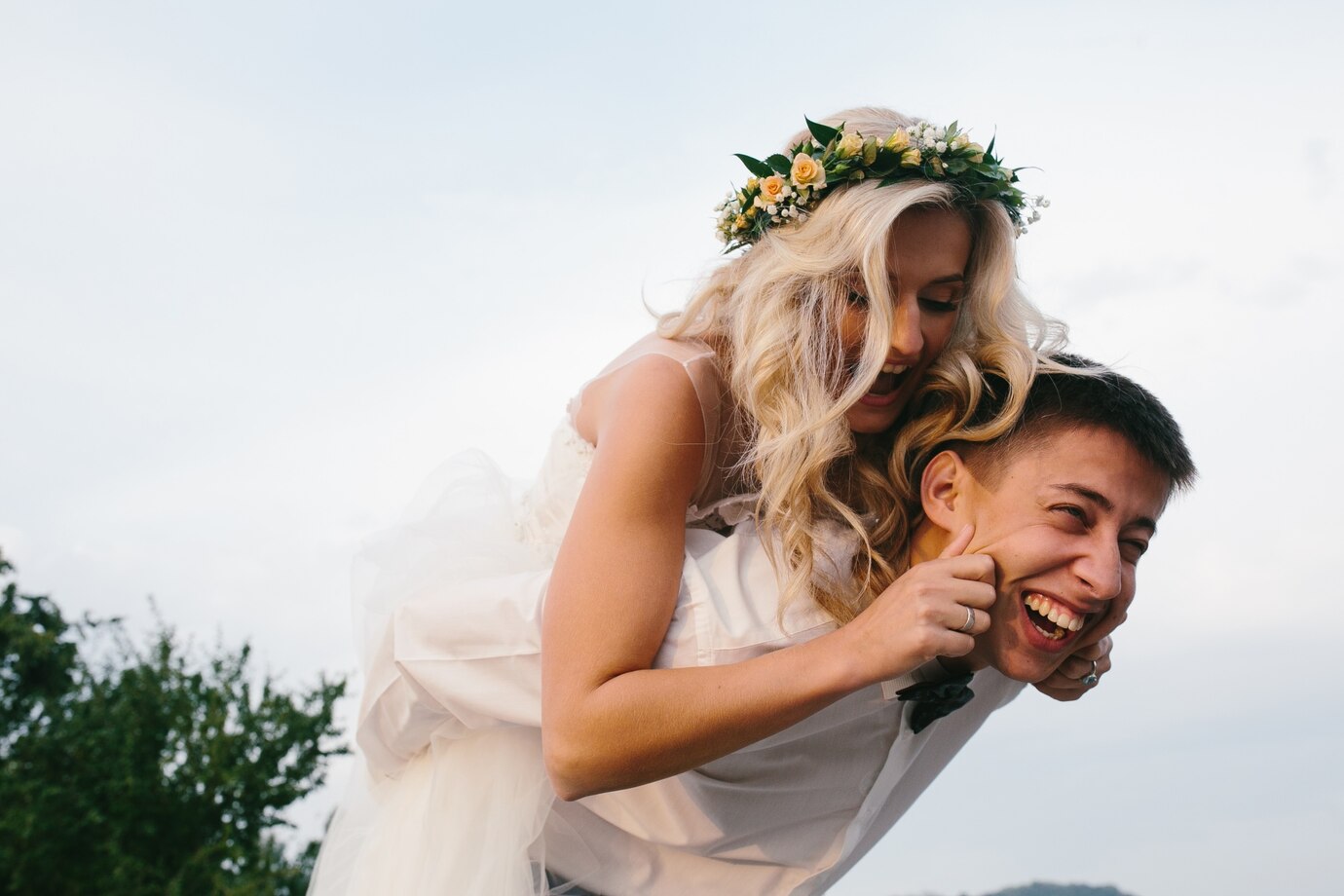 Bride rises to the back of her boyfriend